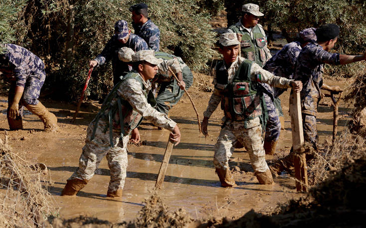 Στα 13 τα θύματα από τις πλημμύρες στην Ιορδανία