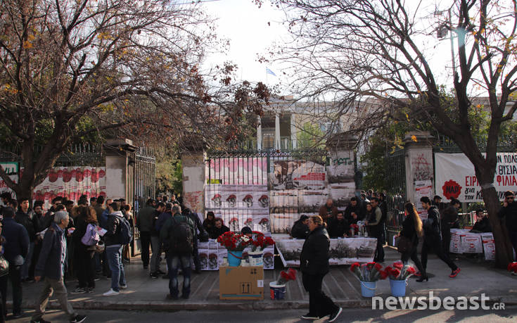 Άνοιξαν οι πύλες του Πολυτεχνείου για τις τριήμερες εκδηλώσεις μνήμης της εξέγερσης