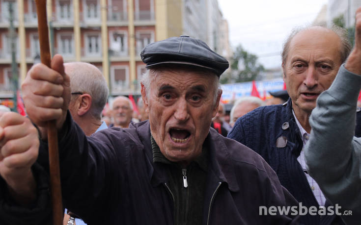 Ξεκίνησαν την πορεία τους προς τη Βουλή οι συνταξιούχοι