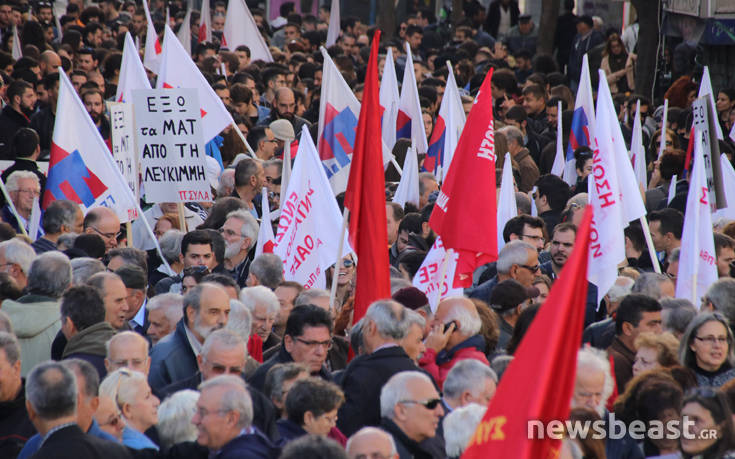 Φωτογραφίες από τη συγκέντρωση του ΠΑΜΕ στην Ομόνοια