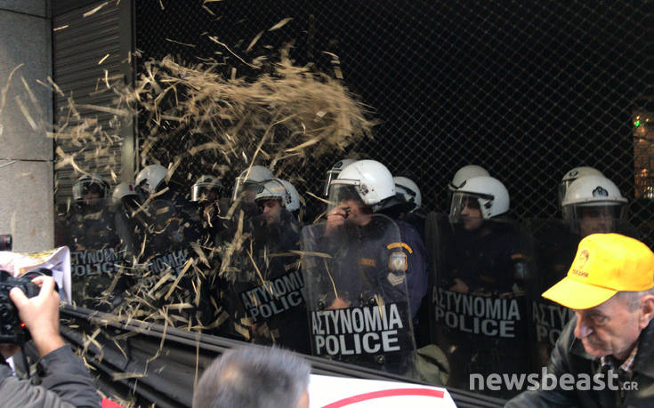 Ένταση στο υπουργείο Οικονομικών, στη συγκέντρωση της ΠΟΕΔΗΝ