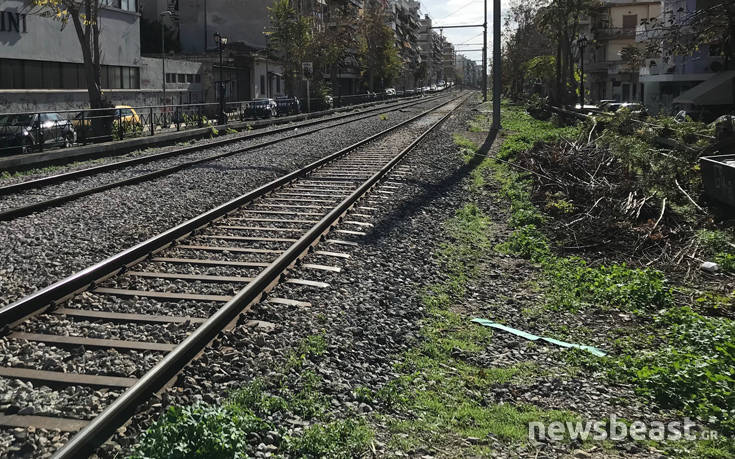 Εικόνες από τα Σεπόλια όπου μία γυναίκα παρασύρθηκε από τρένο