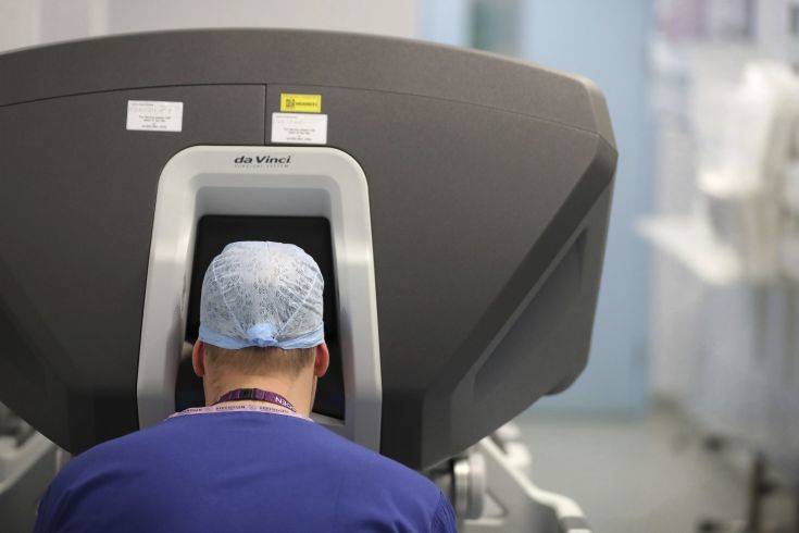 Ένας ασθενής πέθανε επειδή ο χειρουργός δεν είχε εκπαιδευτεί κατάλληλα στη χρήση ρομπότ