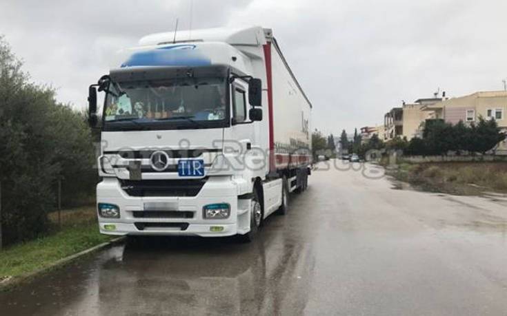 Ο δουλέμπορος πήρε 500 ευρώ από κάθε μετανάστη στο φορτηγό της Λαμίας