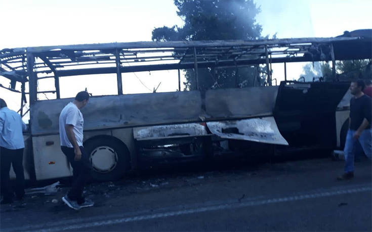Λεωφορείο τυλίχτηκε στις φλόγες εν κινήσει στη Λευκάδα