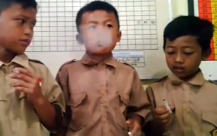 Τιμώρησε τους μαθητές που κάπνιζαν βάζοντάς τους να… καπνίσουν κι άλλο