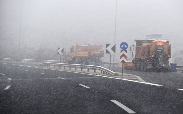 Χιονίζει για τρίτη μέρα στα ορεινά του νομού Τρικάλων