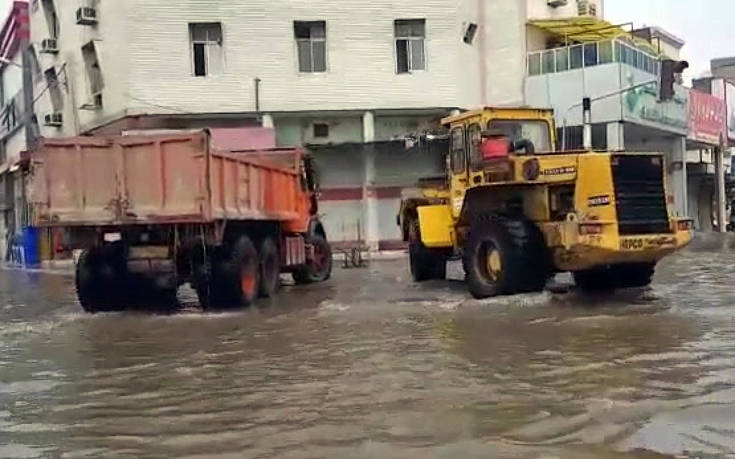 Οδηγώντας σε πλημμυρισμένους δρόμους