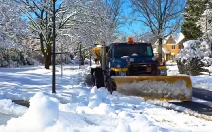 Δύσκολες και αστείες καταστάσεις με εκχιονιστικά