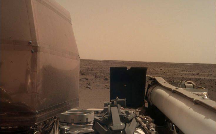 Άρχισε να στέλνει φωτογραφίες από τον Άρη το διαστημικό σκάφος InSight