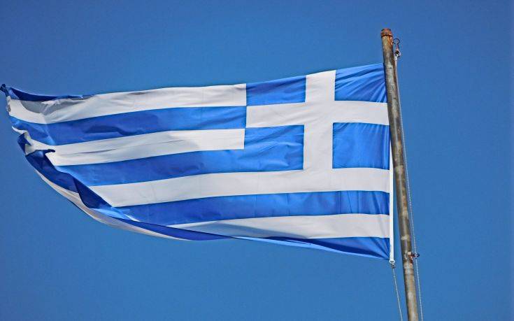 Κατέβασαν την ελληνική σημαία από χωριό της Κρήτης
