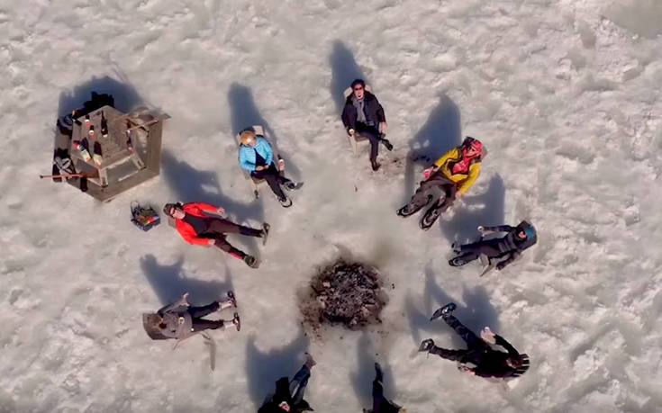 Έφτιαξαν γιγάντιο καρουζέλ από πάγο