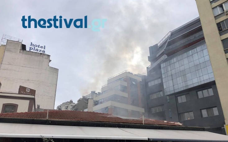 Φωτιά σε κατάστημα στο κέντρο της Θεσσαλονίκης