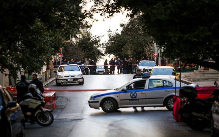 Έκρηξη στο Κολωνάκι, τραυματίστηκε ένας αστυνομικός