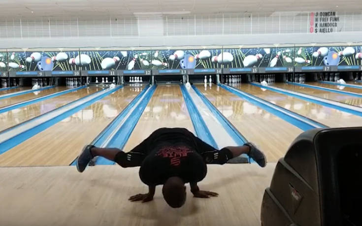 Κάνει strike με τους πιο απίθανους τρόπους