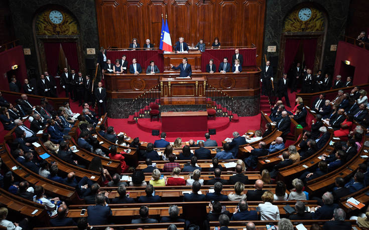 Το ασυνήθιστο «δωράκι» ενός γερουσιαστή στους συναδέλφους τους