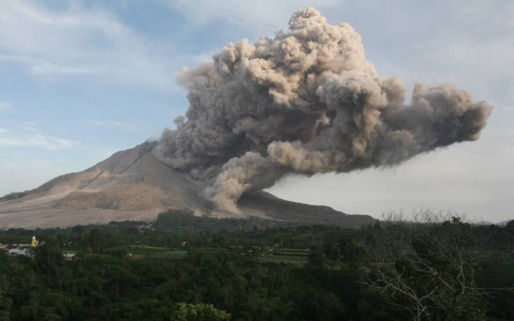 Το ηφαίστειο Ανάκ Κρακατόα έχασε τα δύο τρίτα του ύψους του