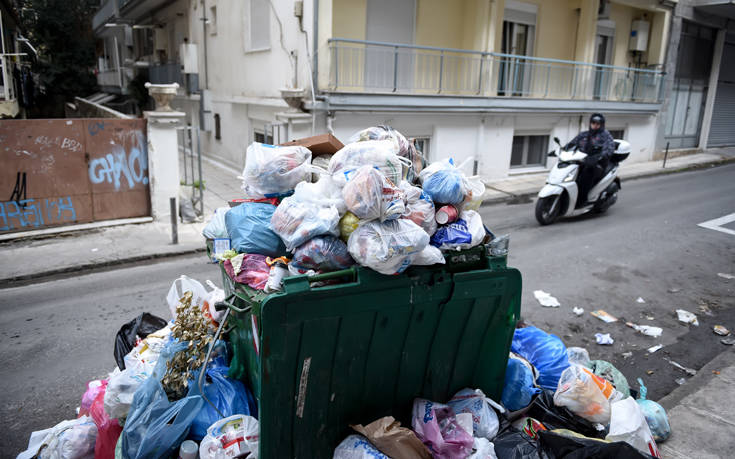 Έκκληση από τον δήμο Πειραιά σε δημότες και επαγγελματίες για τα σκουπίδια