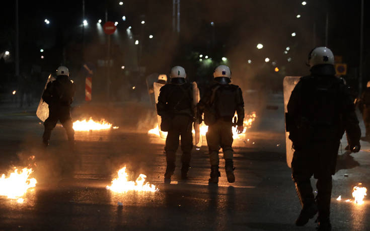 Μολότοφ και δακρυγόνα μετά την πορεία για τον Γρηγορόπουλο στη Θεσσαλονίκη