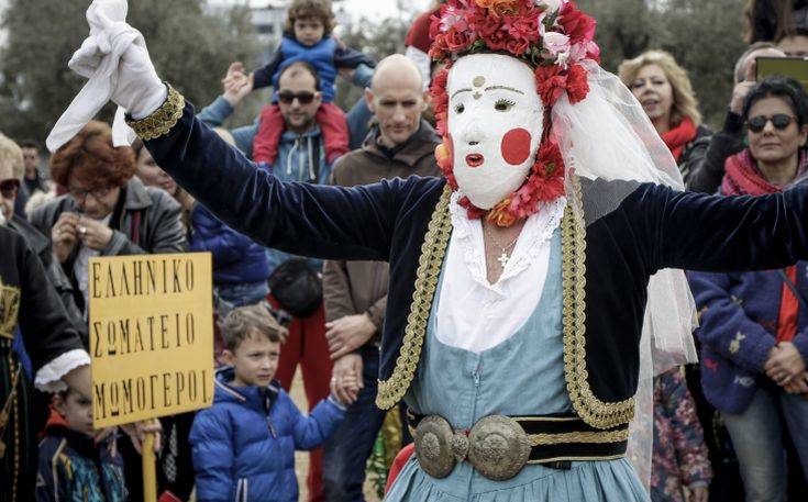 Ξεκίνησε το εντυπωσιακό έθιμο των Μωμόγερων στην Κοζάνη