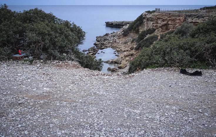 Πληροφορίες ότι βρέθηκε το φονικό σίδερο και ρούχα της φοιτήτριας στη Ρόδο