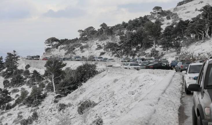 Με αλυσίδες τα αυτοκίνητα στην Πάρνηθα