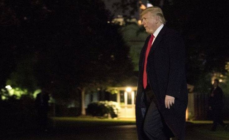 Ο Τραμπ είναι πιο απομονωμένος από ποτέ από τους συνεργάτες του