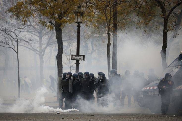 Εξήντα συλλήψεις στις διαδηλώσεις των «κίτρινων γιλέκων» στο Παρίσι