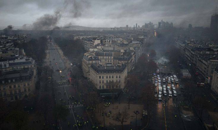 Ανοιχτό το ενδεχόμενο να κηρυχθεί κατάσταση έκτακτης ανάγκης στο Παρίσι