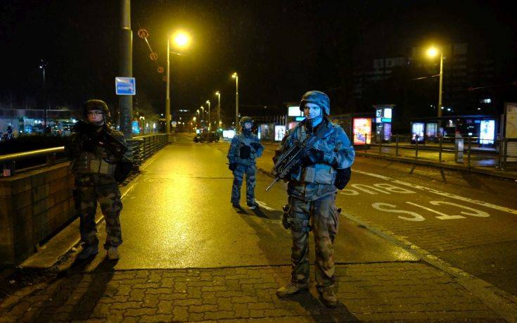Εξακολουθεί να διαφεύγει ο δράστης της επίθεσης στο Στρασβούργο