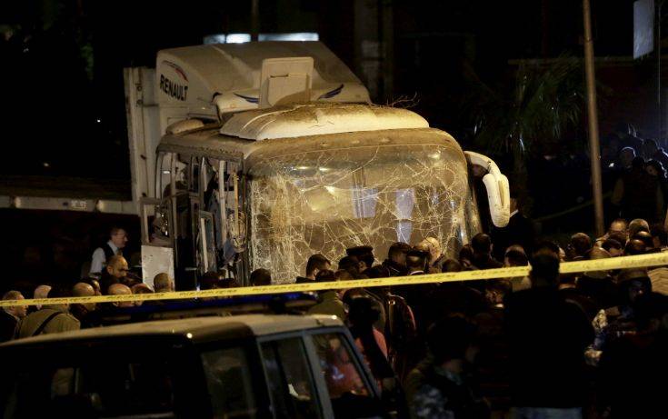 Παγίδα θανάτου έστησαν οι βομβιστές στο τουριστικό λεωφορείο στην Γκίζα