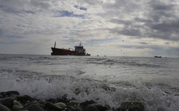 Ρυμουλκήθηκε σε αγκυροβόλιο το πετρελαιοφόρο «Άθλος»