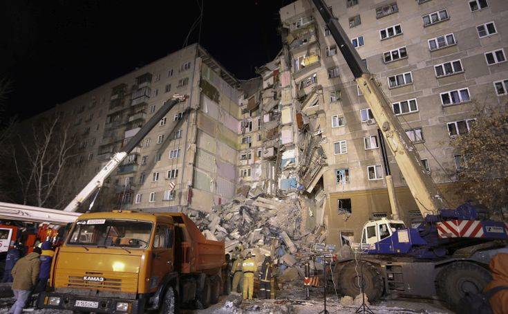 Αυξάνεται ο τραγικός απολογισμός από τα ερείπια της πολυκατοικίας στη Ρωσία