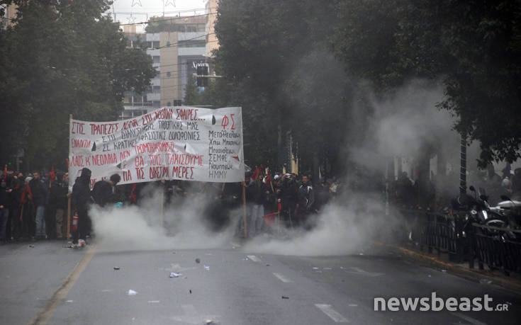 Μολότοφ και χρήση χημικών στην πορεία για τον Γρηγορόπουλο