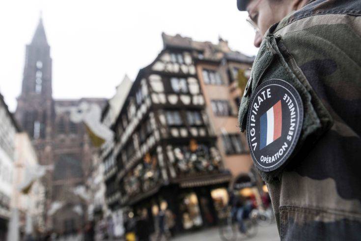 Σε κατάσταση σοκ το Στρασβούργο μετά την επίθεση στη χριστουγεννιάτικη αγορά