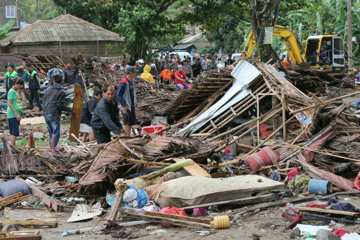 Τραγωδία στην Ινδονησία με 168 νεκρούς από το τσουνάμι