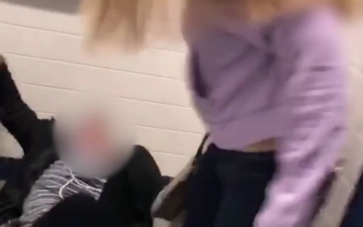 Άγριο ξύλο σε τουαλέτα σχολείου με θύμα Μουσουλμάνα μαθήτρια