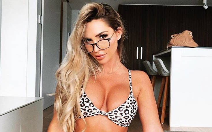 Οι σέξι πόζες της Rosanna Arkle