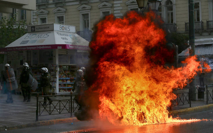 Καρέ καρέ τα επεισόδια στο κέντρο της Αθήνας