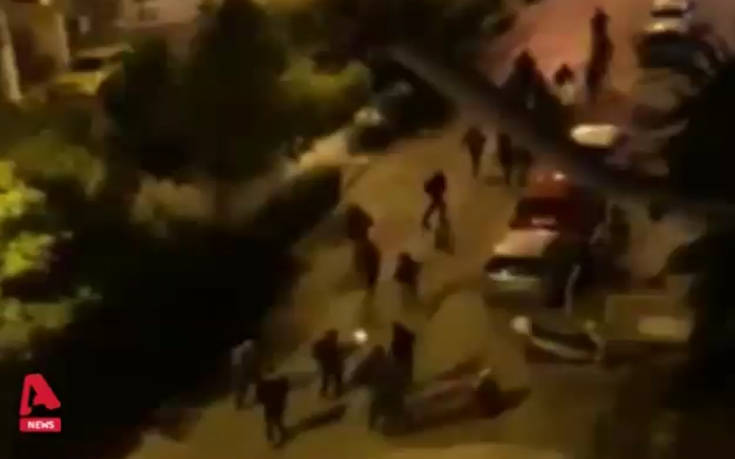 Βίντεο από την επίθεση με μολότοφ στο κτίριο των ΜΑΤ