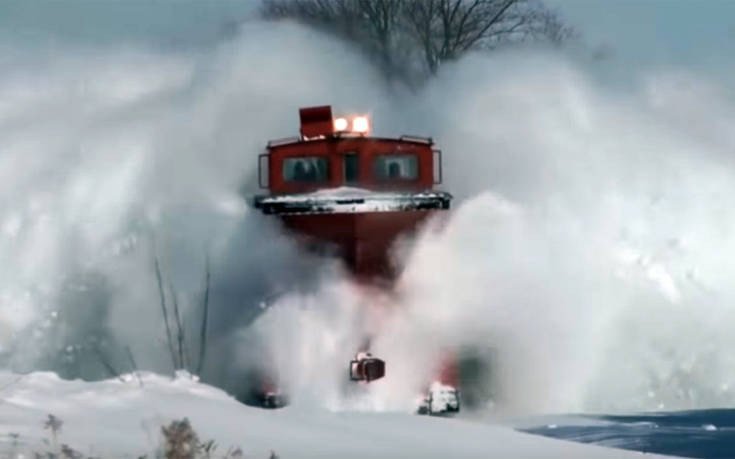 Το τρένο που «φτυαρίζει» το χιόνι
