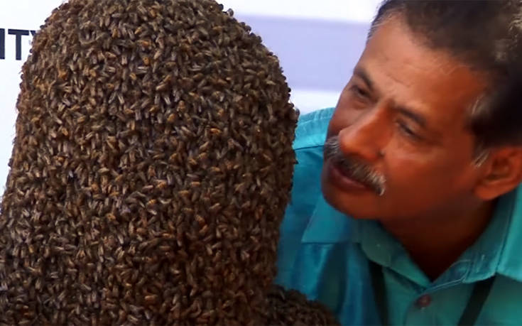 «Φόρεσε» 60.000 μέλισσες στο πρόσωπό του και… έσπασε το ρεκόρ