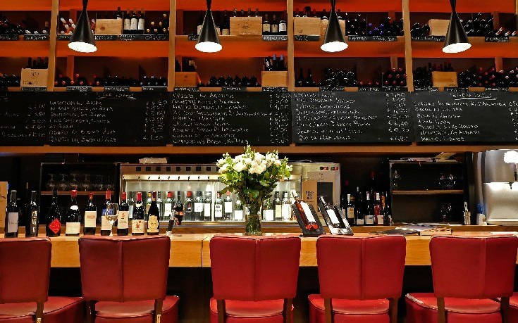Γιορτές γεμάτες γεύση και μουσική στο By the Glass