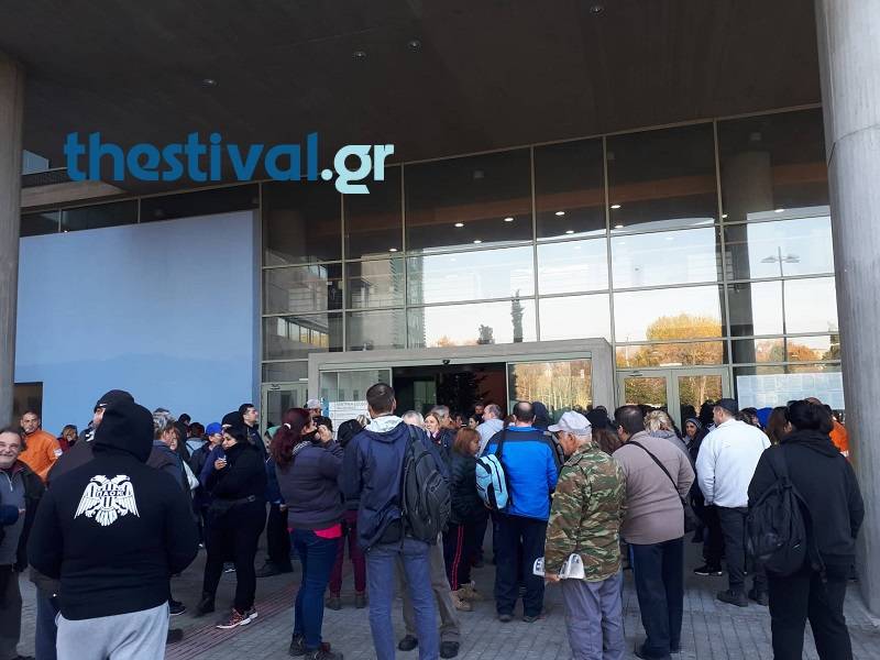 Συμβολική κατάληψη από τους εργαζόμενους στο δήμο Θεσσαλονίκης