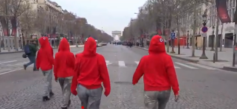 «Κίτρινα γιλέκα» και γυμνόστηθες Femen στα κόκκινα στο Παρίσι