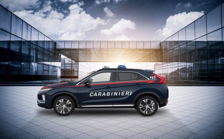 Οι Καραμπινιέρι οδηγούν Eclipse Cross