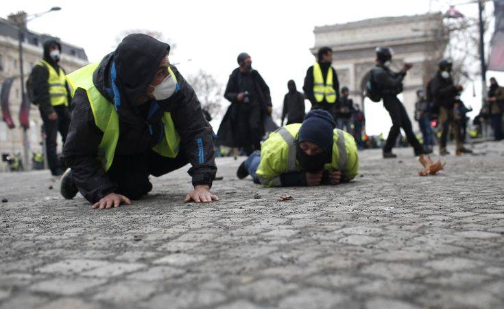 Έγιναν 1.082 προσαγωγές στο Παρίσι για τα «κίτρινα γιλέκα»