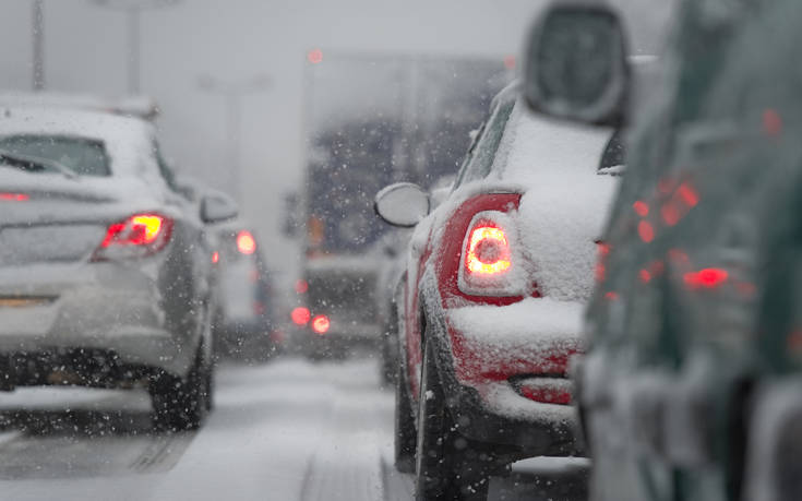 Διακοπή κυκλοφορίας στην Περιφερειακή Οδό Πεντέλης-Νέας Μάκρης λόγω χιονόπτωσης
