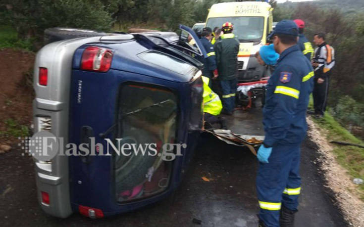 Ανατροπή αυτοκινήτου με εγκλωβισμό του οδηγού στα Χανιά