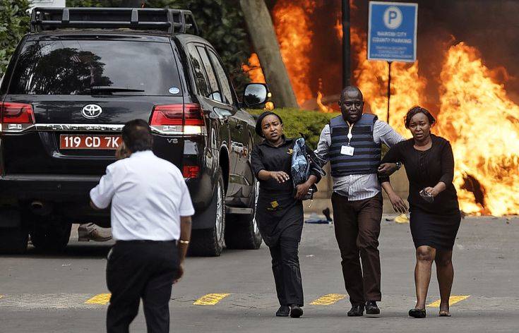 Τουλάχιστον 15 οι νεκροί από την επίθεση ισλαμιστών σε ξενοδοχείο στο Ναϊρόμπι